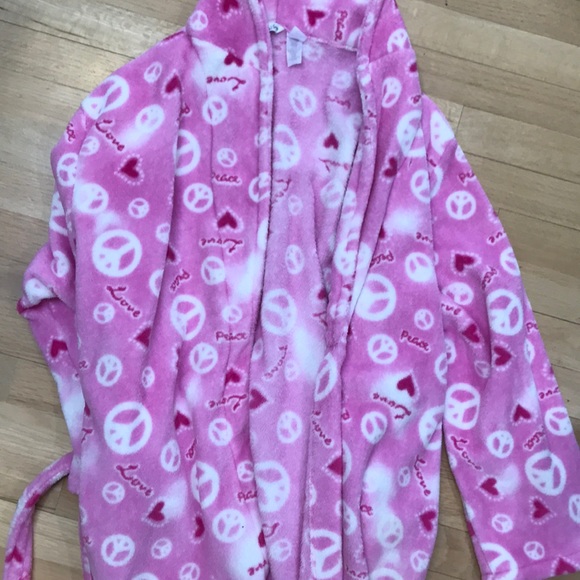 Robe - Picture 1 of 2